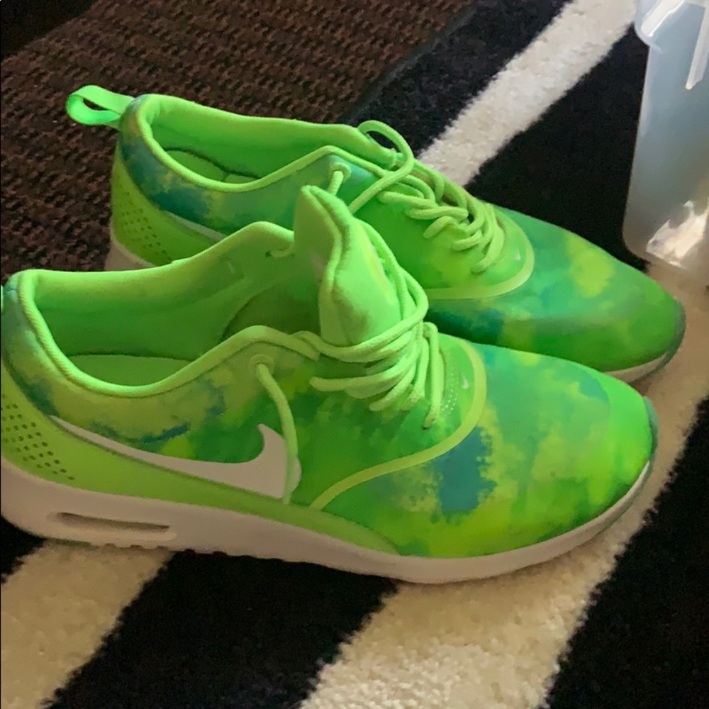 Women’s neon Nike